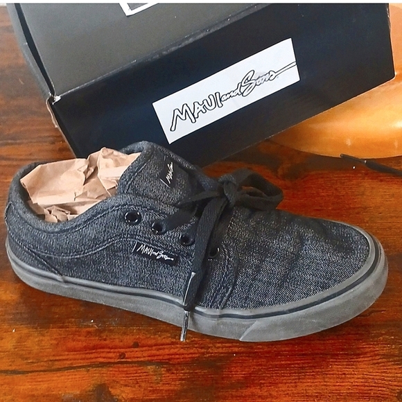 MAUI AND SONS BOYS SIZE 3 SNEAKERS - Picture 1 of 8